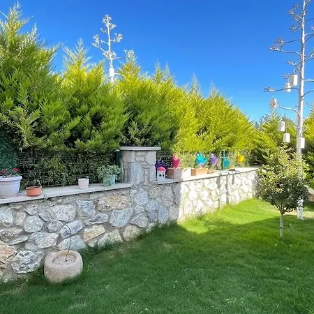 빌라 Tam Muestakil, Bahceli, Doga Manzarali, Villa, 3 1 Salon